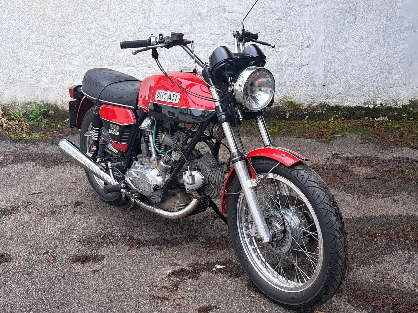 Ducati 750 GT Red - 1