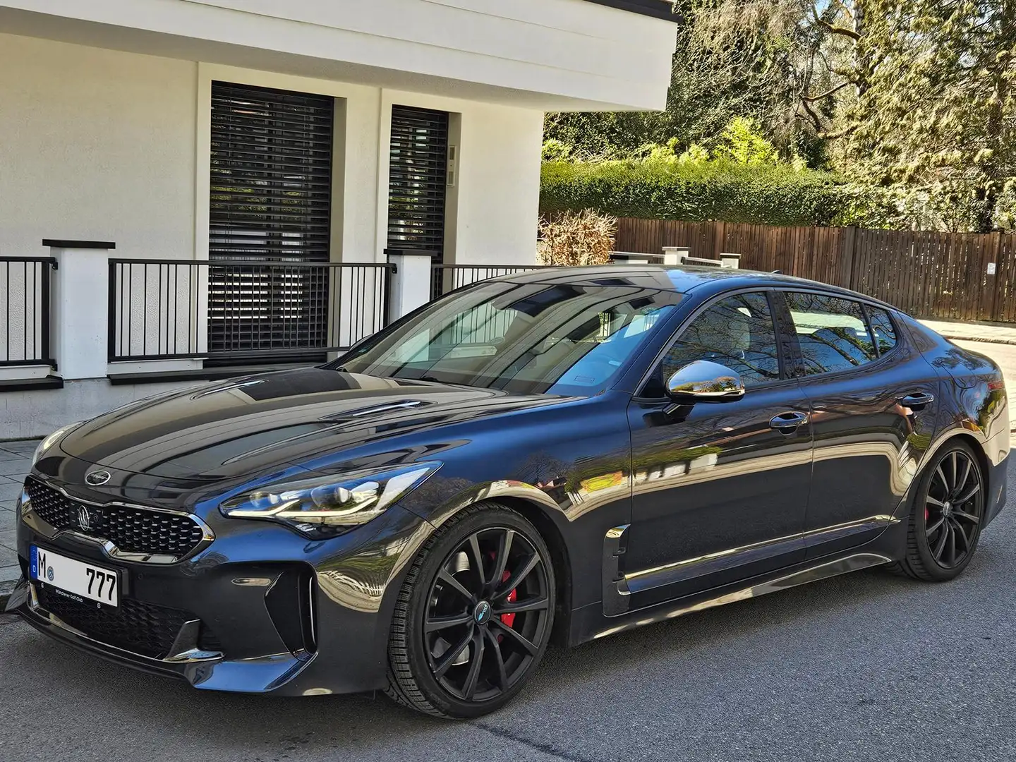 Kia Stinger Stinger 3.3 T-GDI AWD GT, Bastuck, H+R tiefer, 8-fach ber. Schwarz - 1
