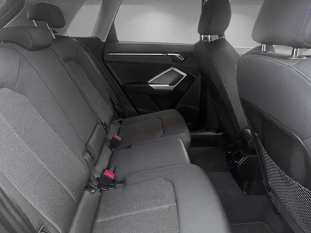 Audi Q3 view 14