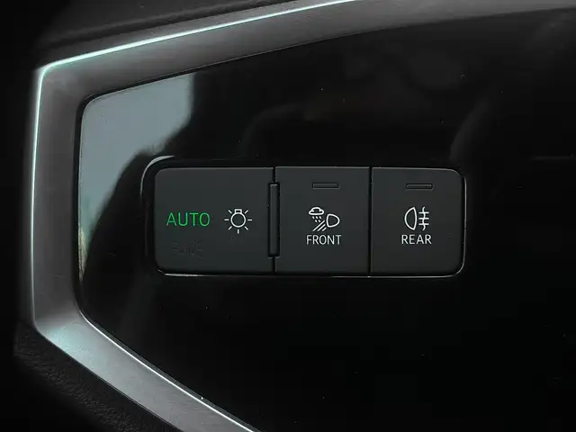 Audi Q3 view 15
