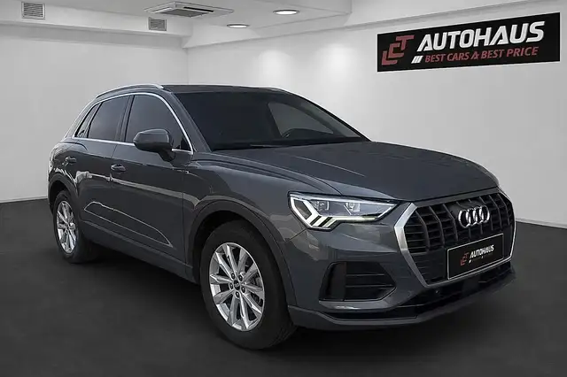 Audi Q3 view 4