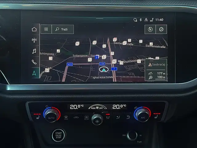 Audi Q3 view 18