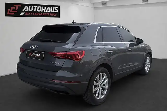 Audi Q3 view 6