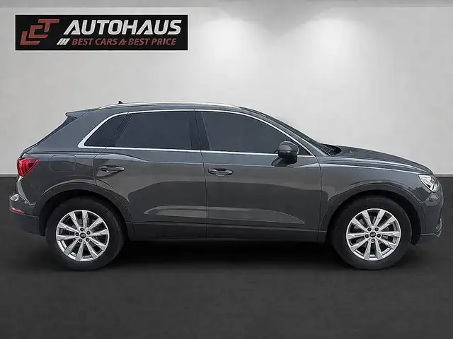 Audi Q3 view 5