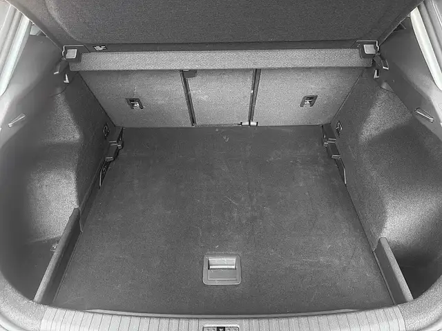 Audi Q3 view 19