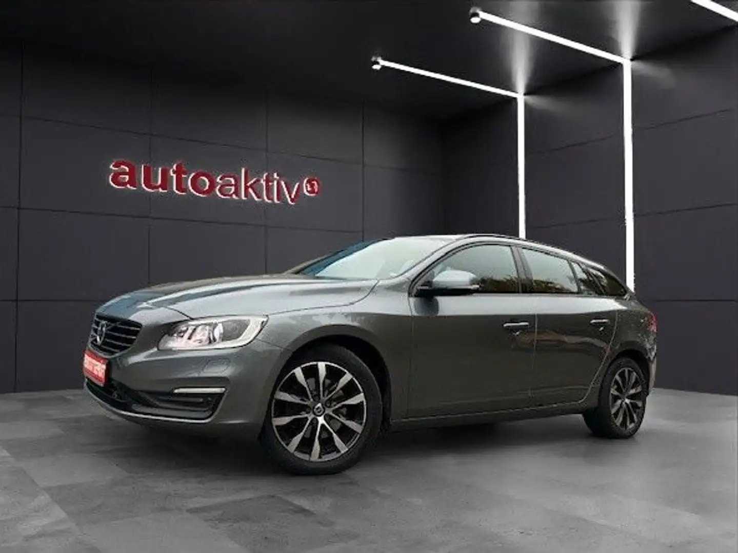 Volvo V60 Kombi Linje Svart/Voll Leder/AHK/Bi Xenon/Ka Grau - 1