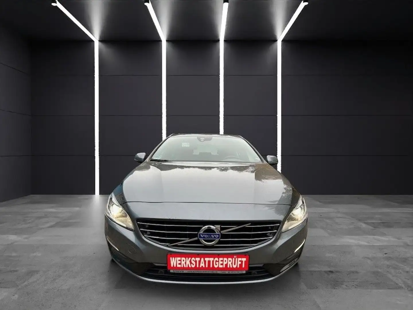 Volvo V60 Kombi Linje Svart/Voll Leder/AHK/Bi Xenon/Ka Grau - 2