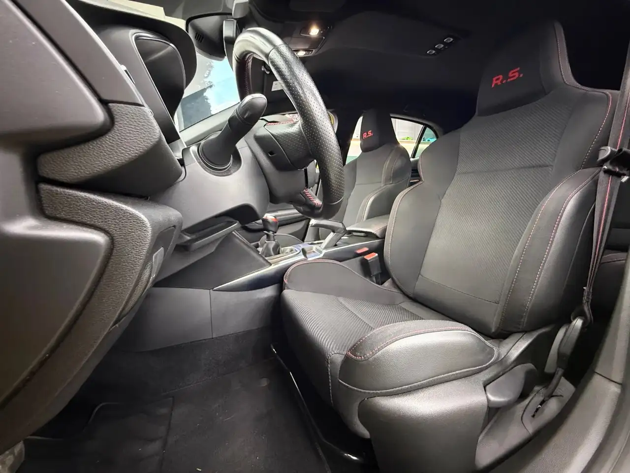 Renault Megane R.S. — photo 11