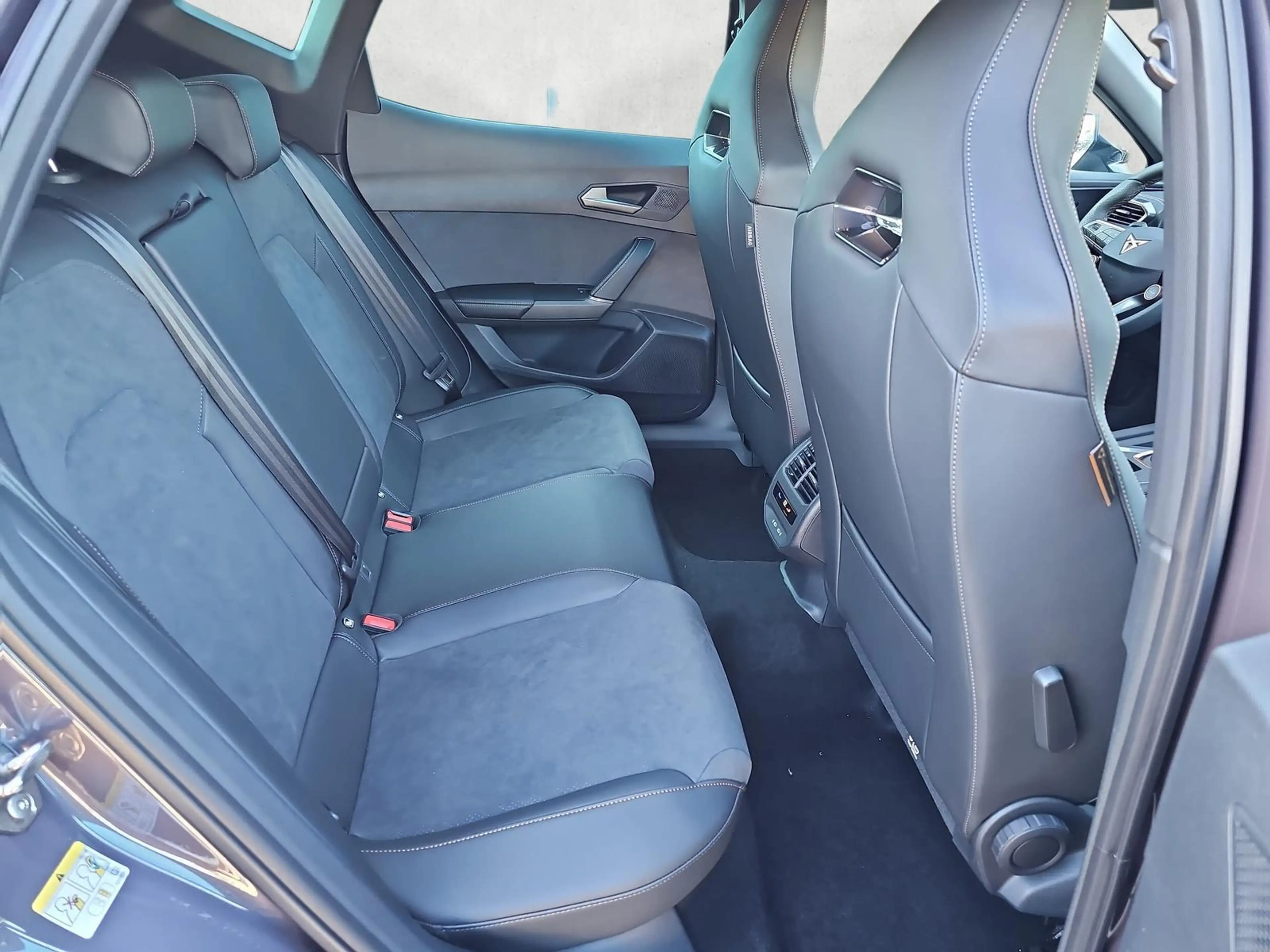 CUPRA Formentor VZ 2.0 TSI 245 kW 4Drive DSG 5JGar Matrix AHK 2... — photo 13
