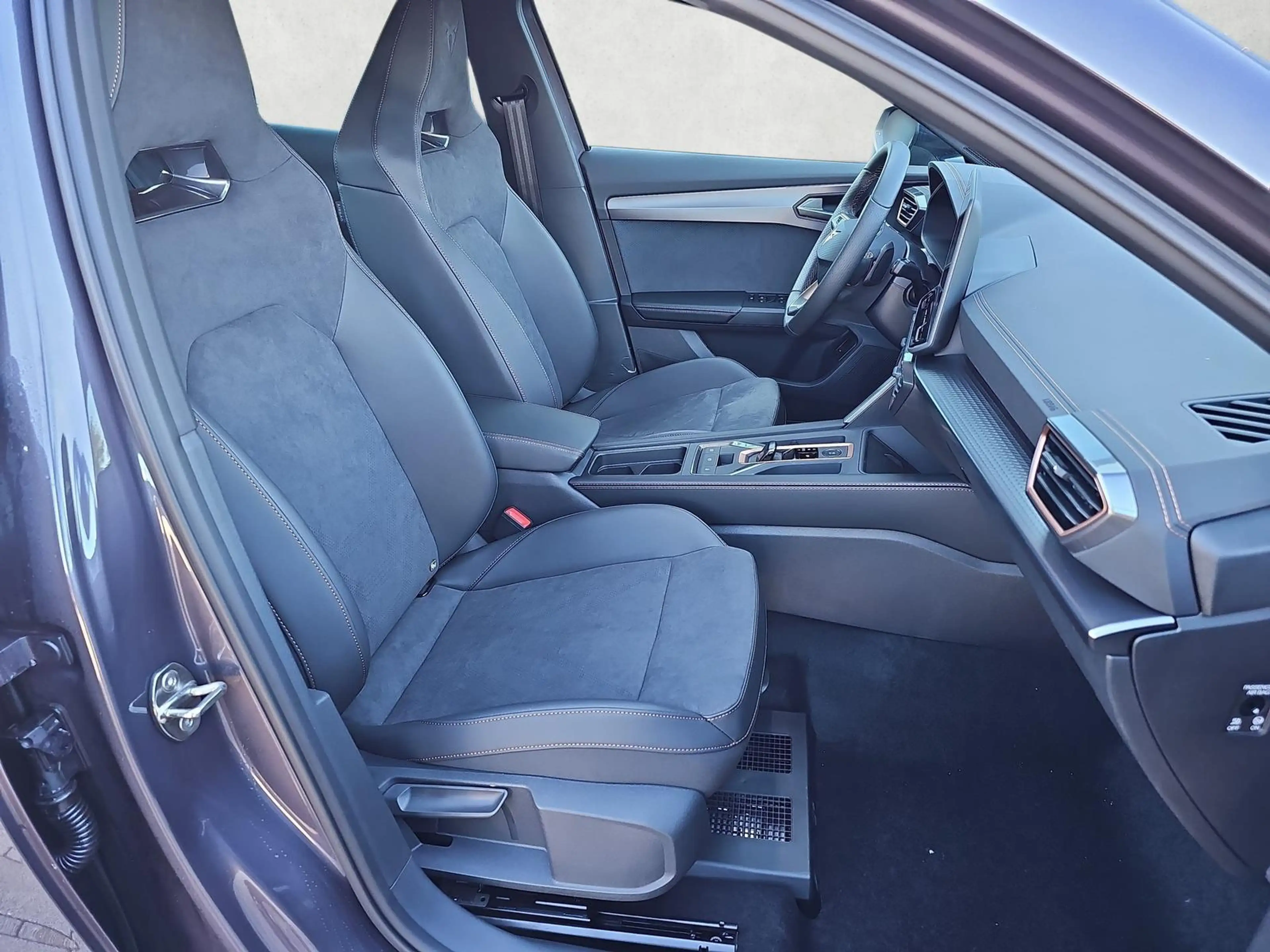 CUPRA Formentor VZ 2.0 TSI 245 kW 4Drive DSG 5JGar Matrix AHK 2... — photo 10