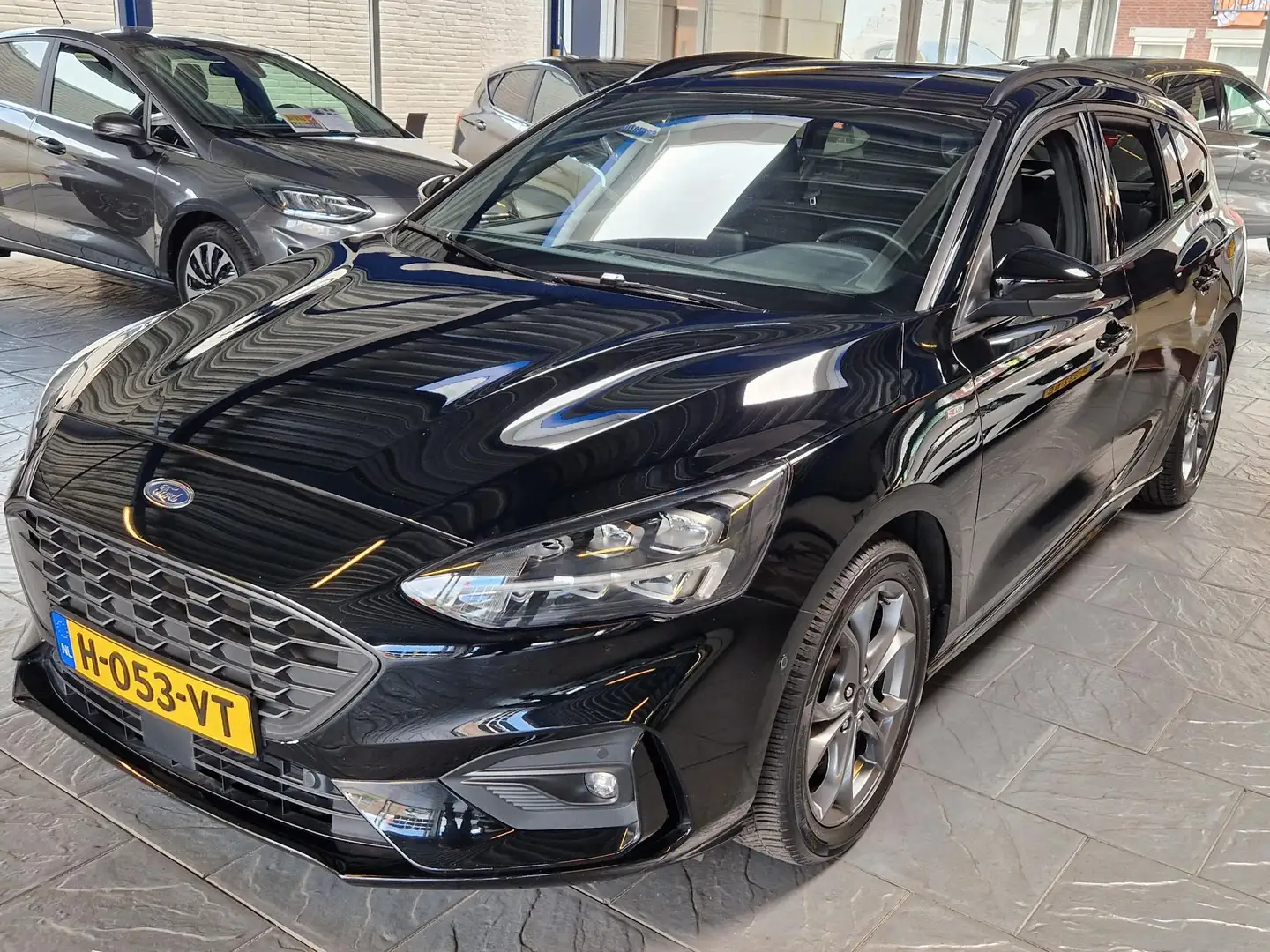 Ford Focus Wagon 1.0 EcoBoost ST Line Business Rode remklauwe Zwart - 2