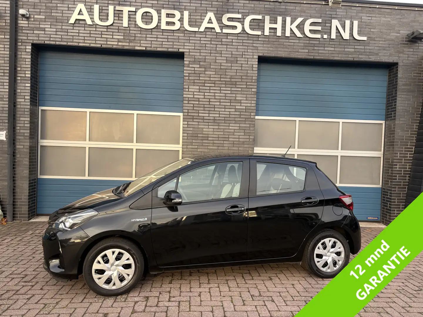Toyota Yaris 1.5 Hybrid Active, navi, cruise, climate control Schwarz - 1