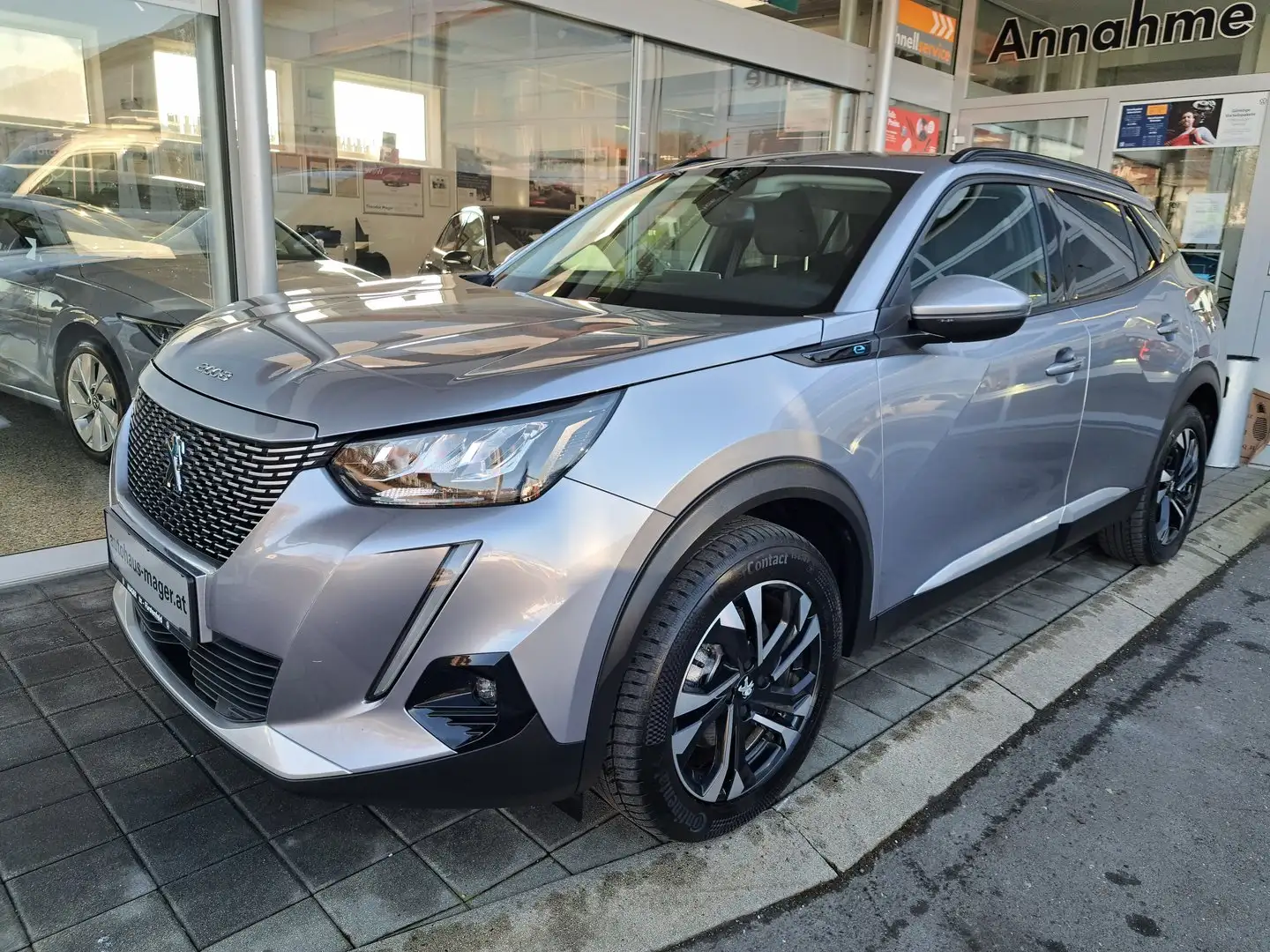 Peugeot e-2008 Peugeot e-2008 50kWh Allure Pack Grau - 1