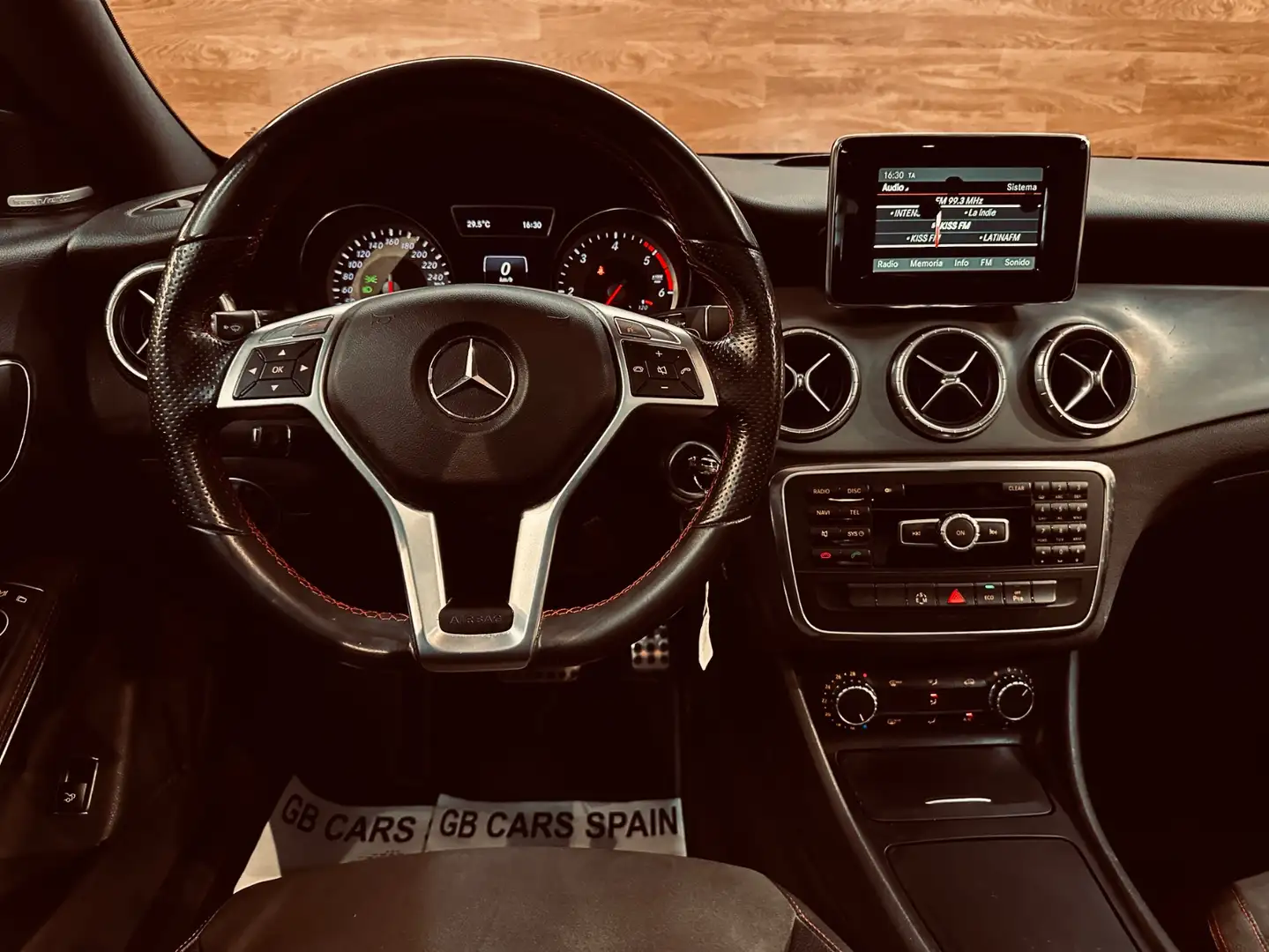 Mercedes-Benz CLA 220 220CDI AMG Line 7G-DCT Rojo - 2