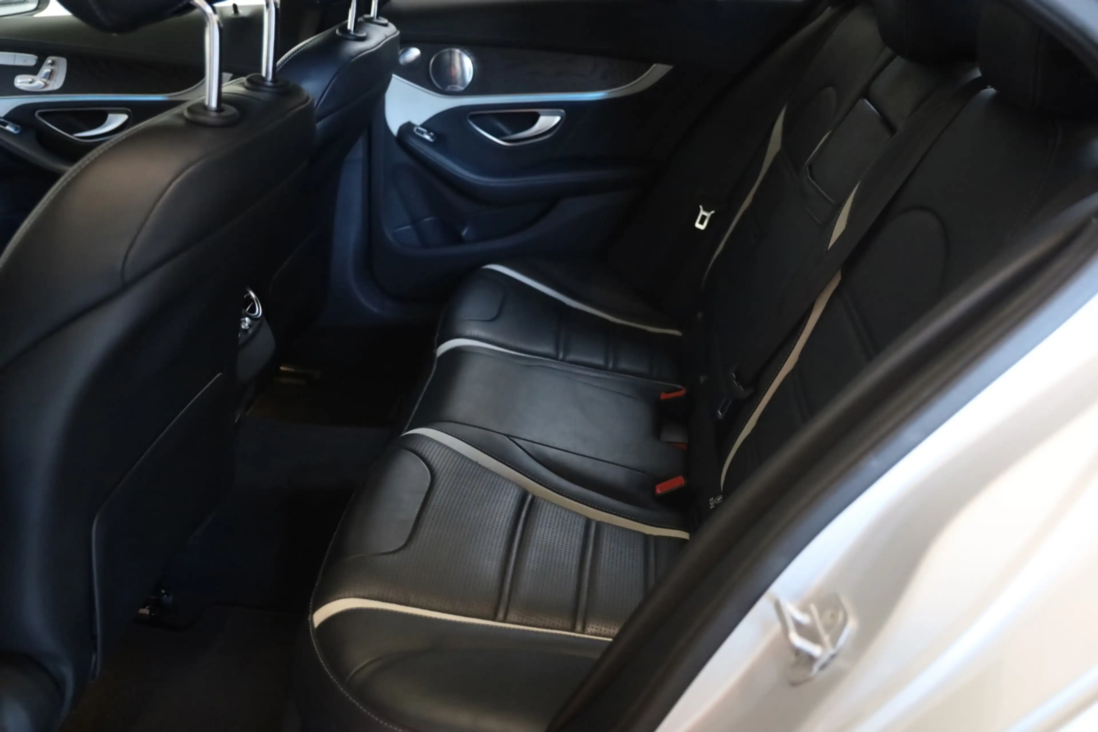 Mercedes-Benz C 63 AMG S C63s AMG 510PK BURMEISTER SFEERVERL CAMERA DISTA — photo 11