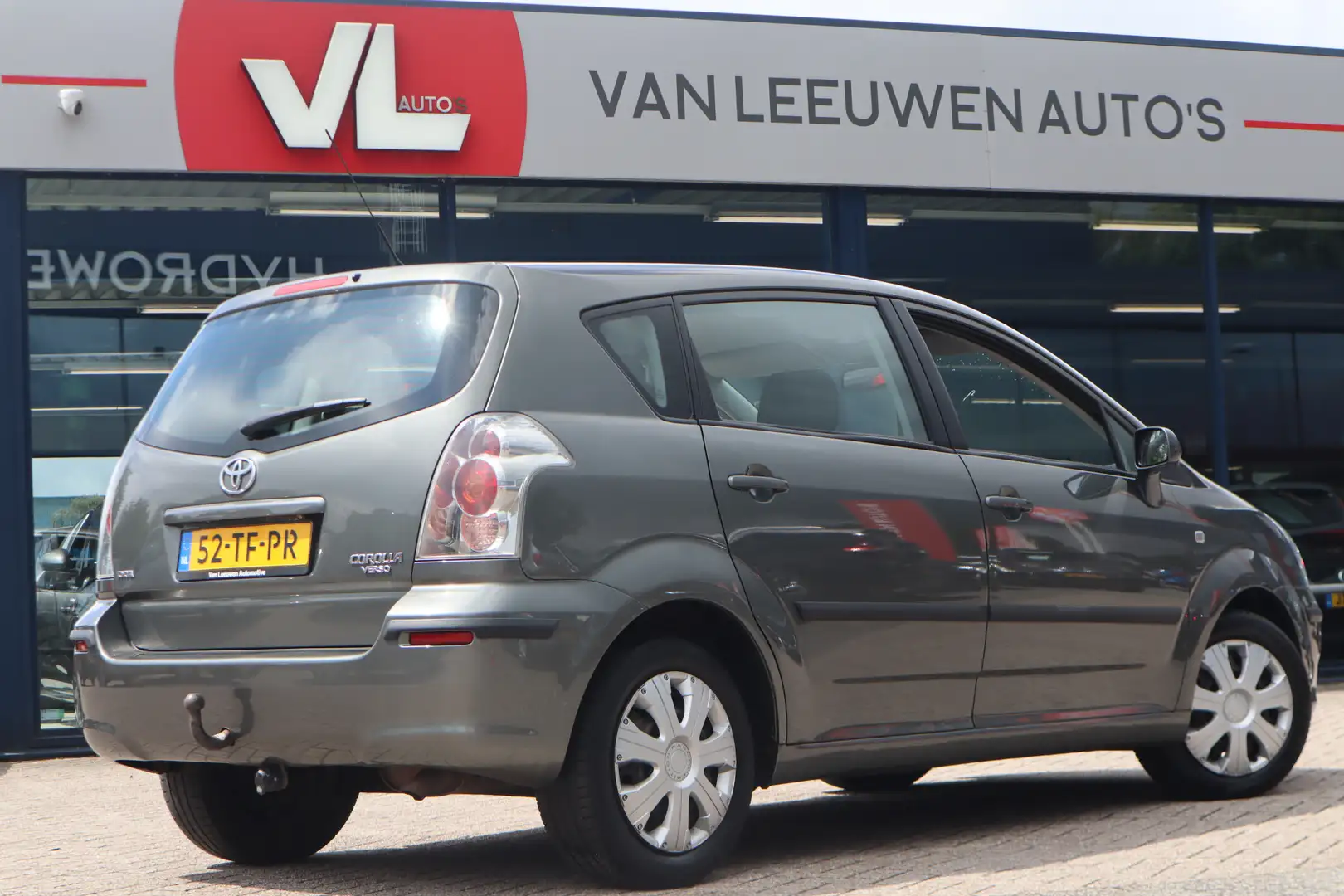 Toyota Verso 1.8 VVT-i Sol | APK 31-03-2026 | Camera | Clima Grijs - 2