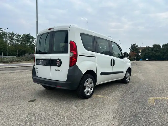 Fiat Doblo view 4