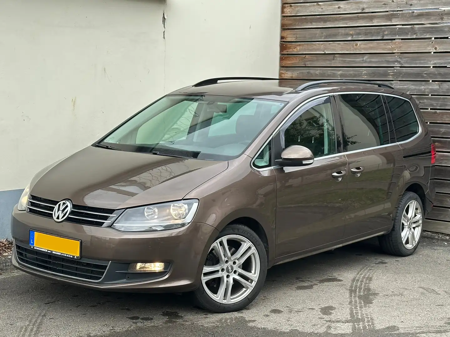 Volkswagen Sharan Sharan 2.0 TDI DSG BlueMotion Technology Brun - 1