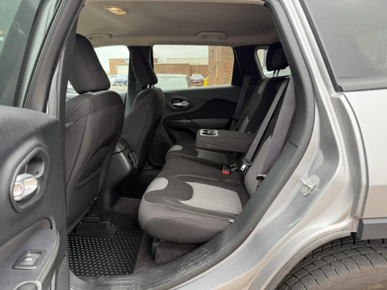Jeep Cherokee снимка Jeep Cherokee