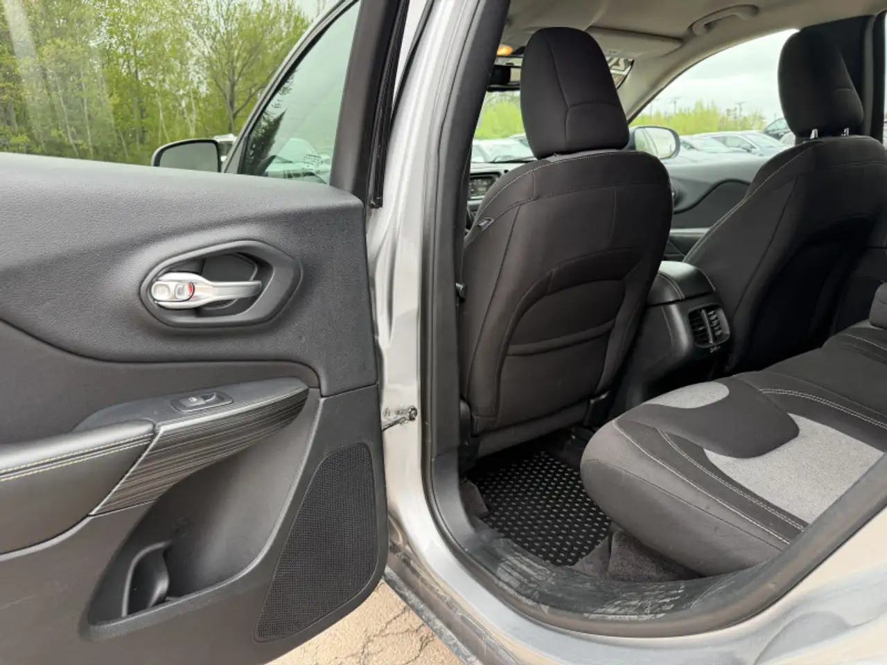Jeep Cherokee снимка Jeep Cherokee