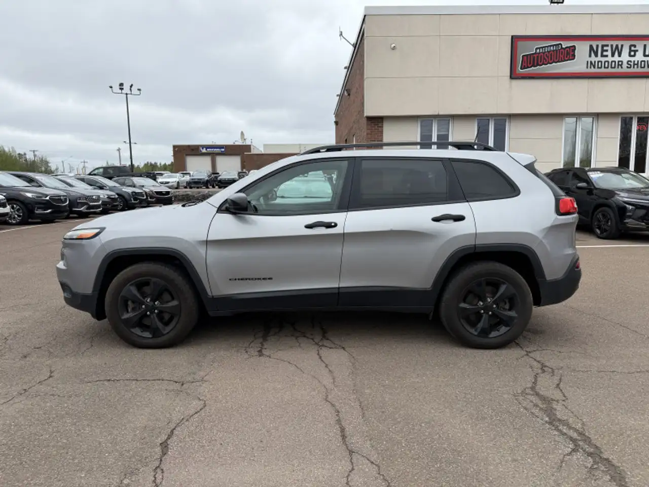 Jeep Cherokee снимка Jeep Cherokee