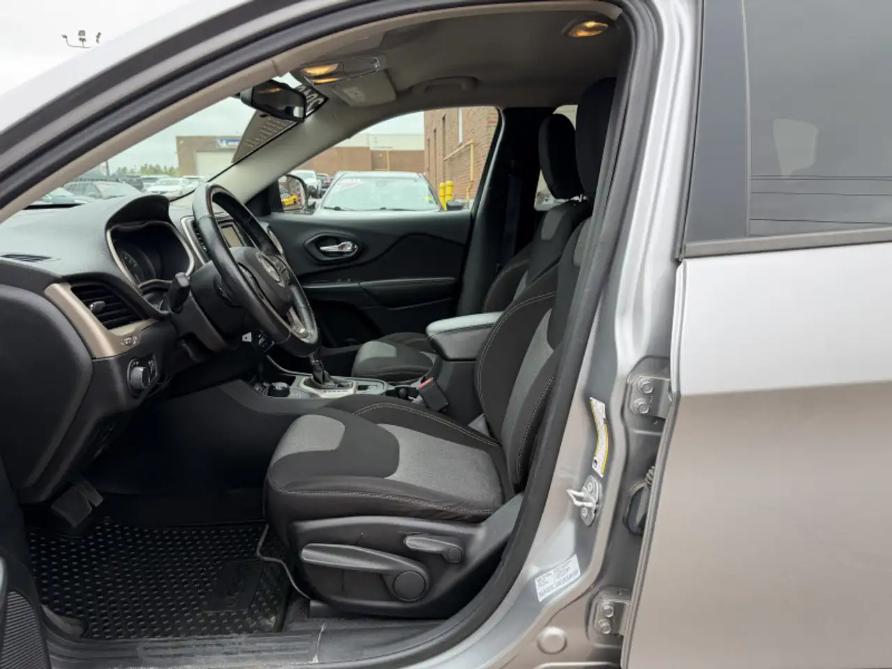 Jeep Cherokee снимка Jeep Cherokee