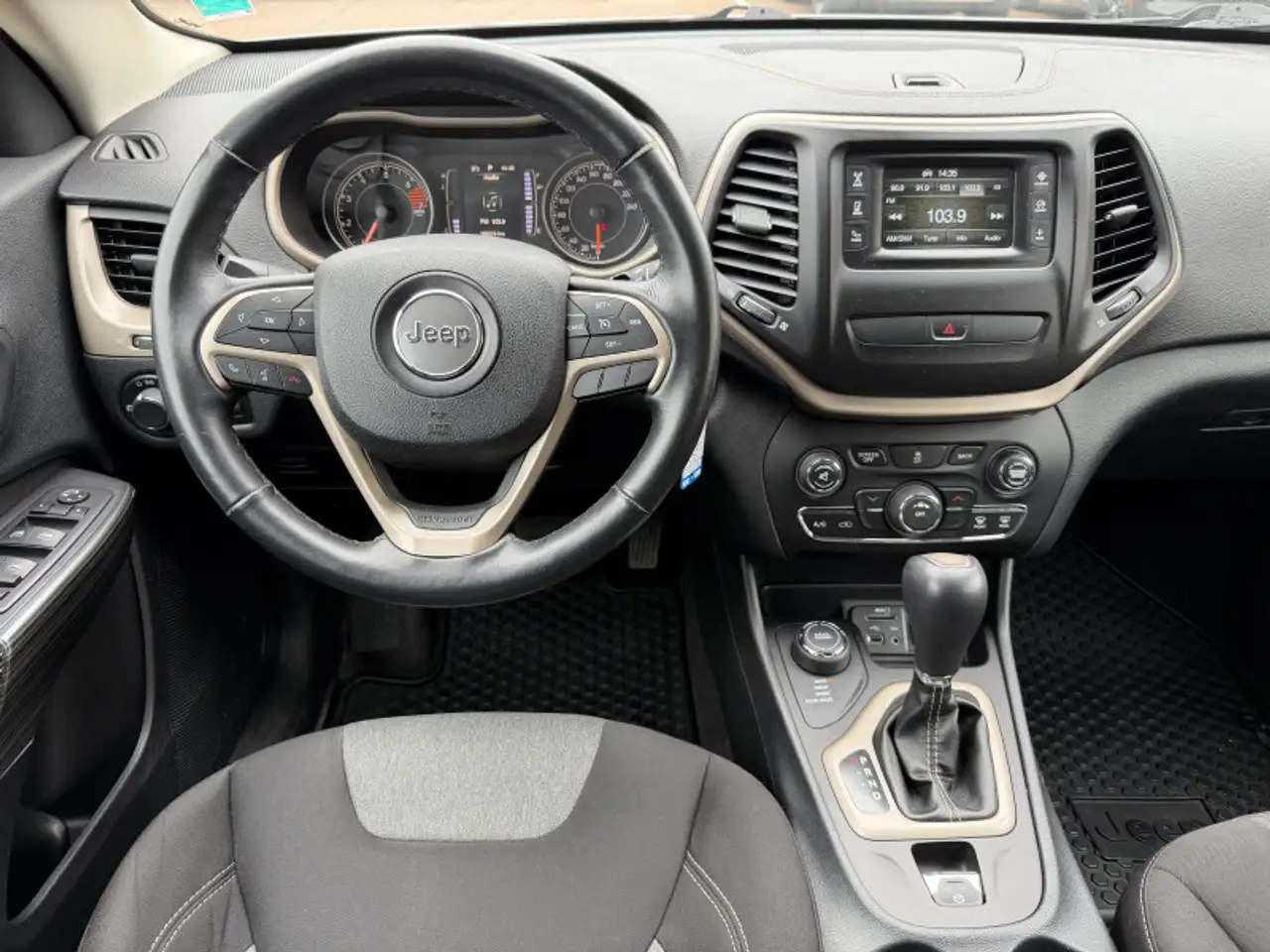 Jeep Cherokee снимка Jeep Cherokee