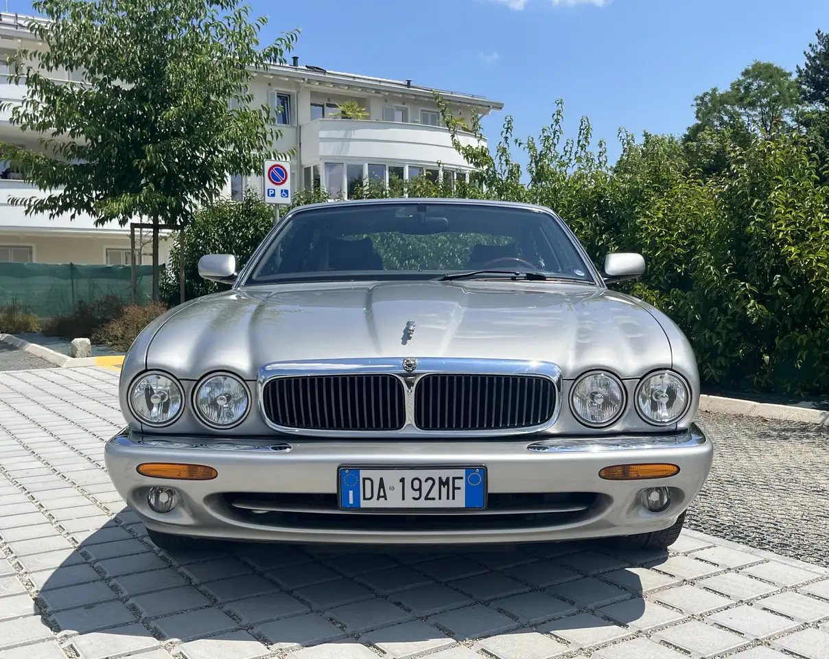 Jaguar XJ8 3.2 Executive, foto 2