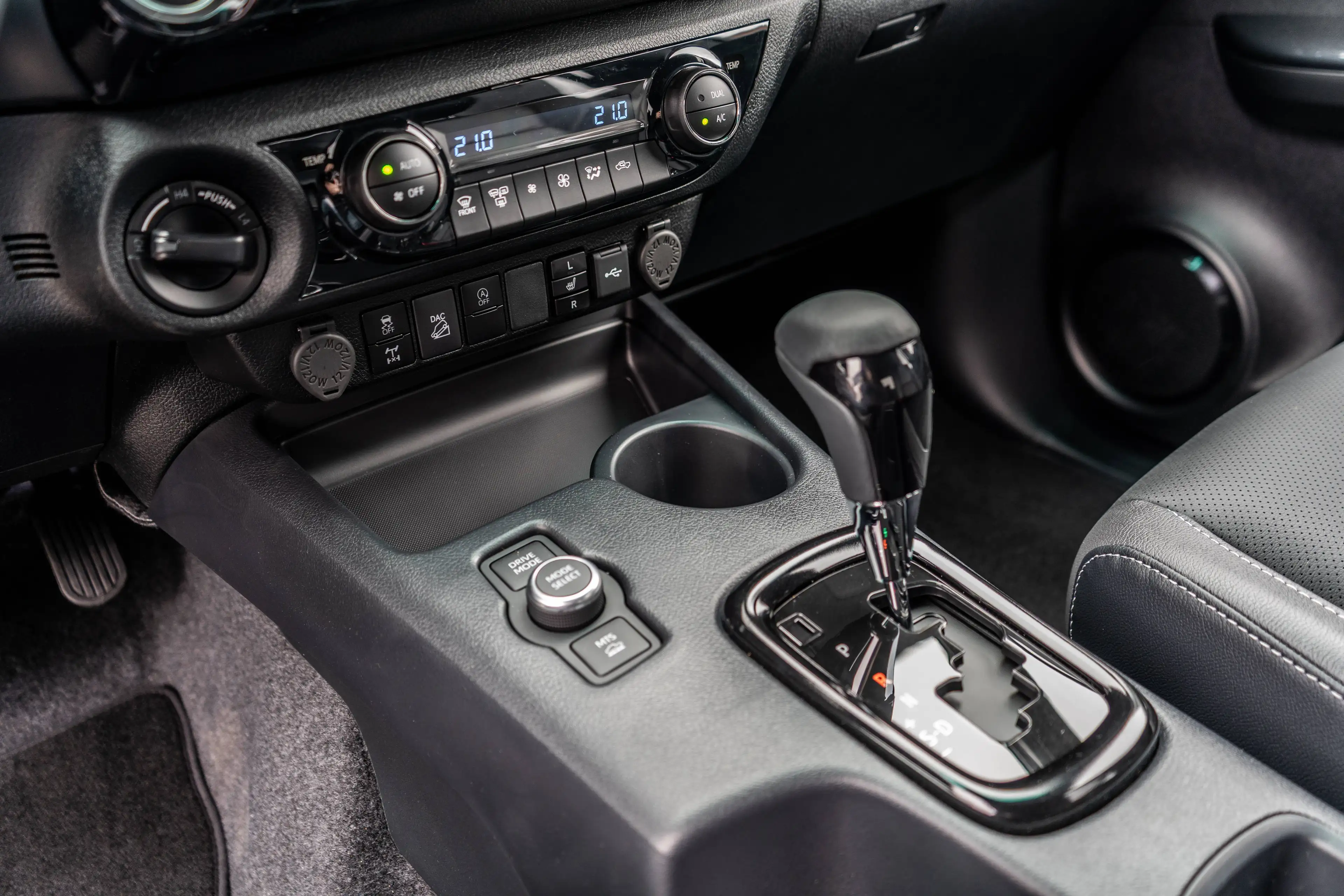 Toyota Hilux 2.8 D4D MHEV Invincible - ARB Sportlid - 51.200 excl — photo 8