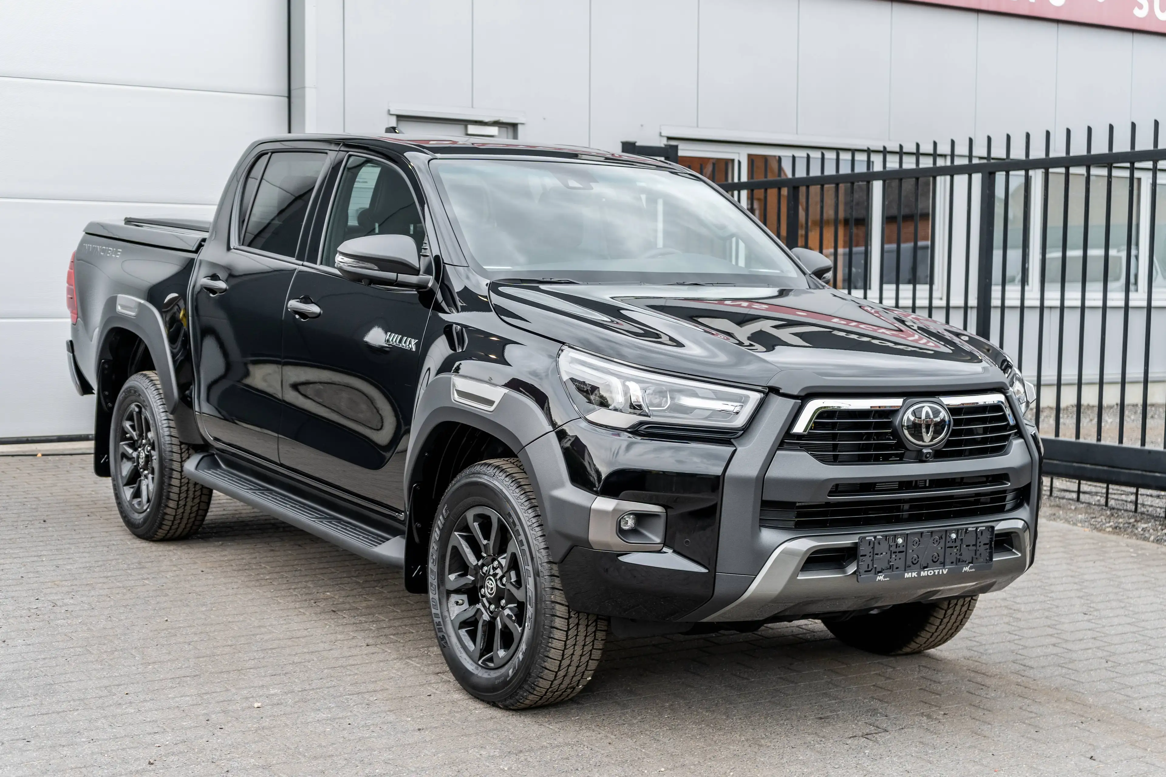 Toyota Hilux 2.8 D4D MHEV Invincible - ARB Sportlid - 51.200 excl