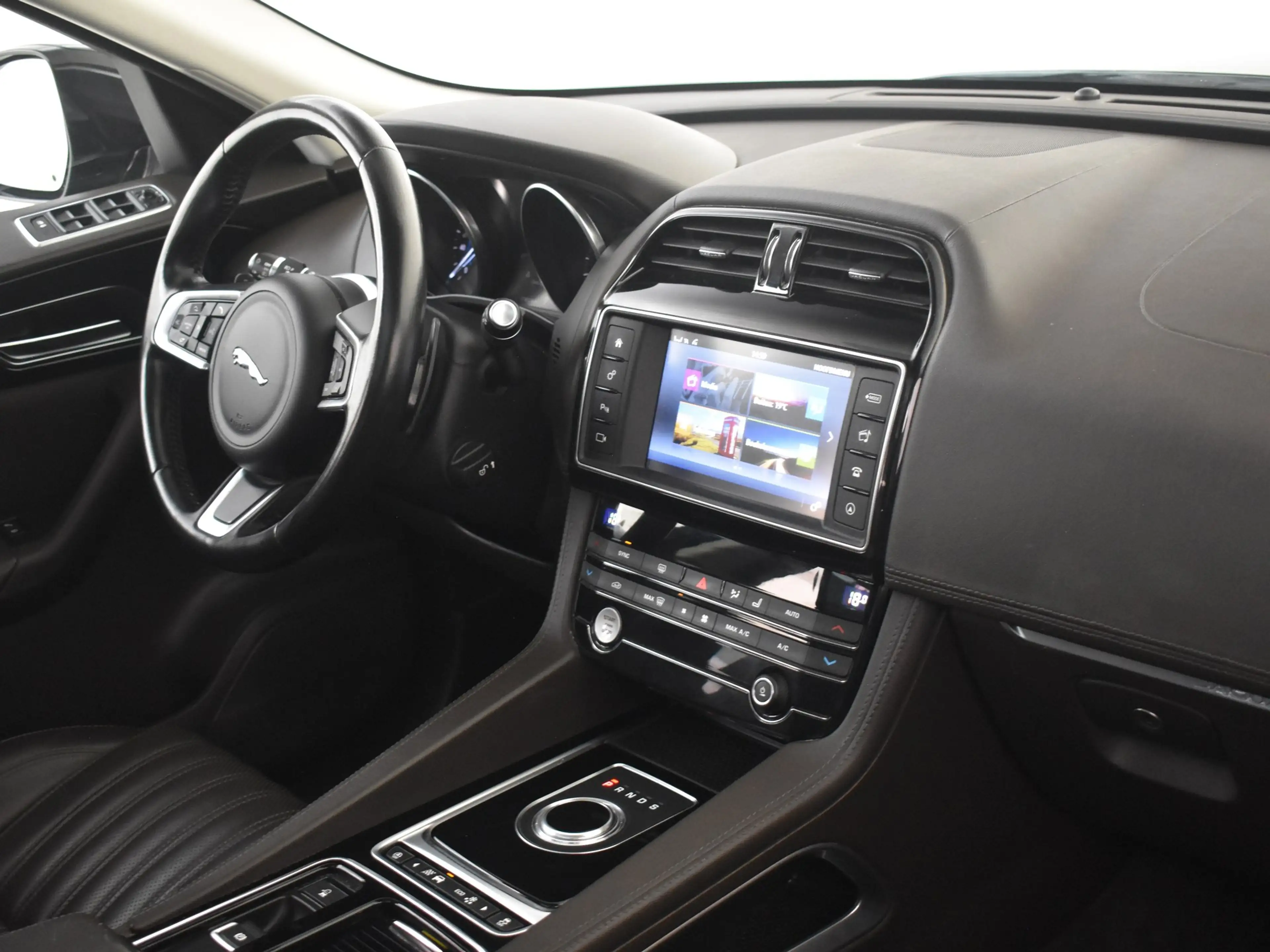 Jaguar F-Pace 2.0 Portfolio AWD 30t 300pk AUTO | Lederen bekledi — photo 6