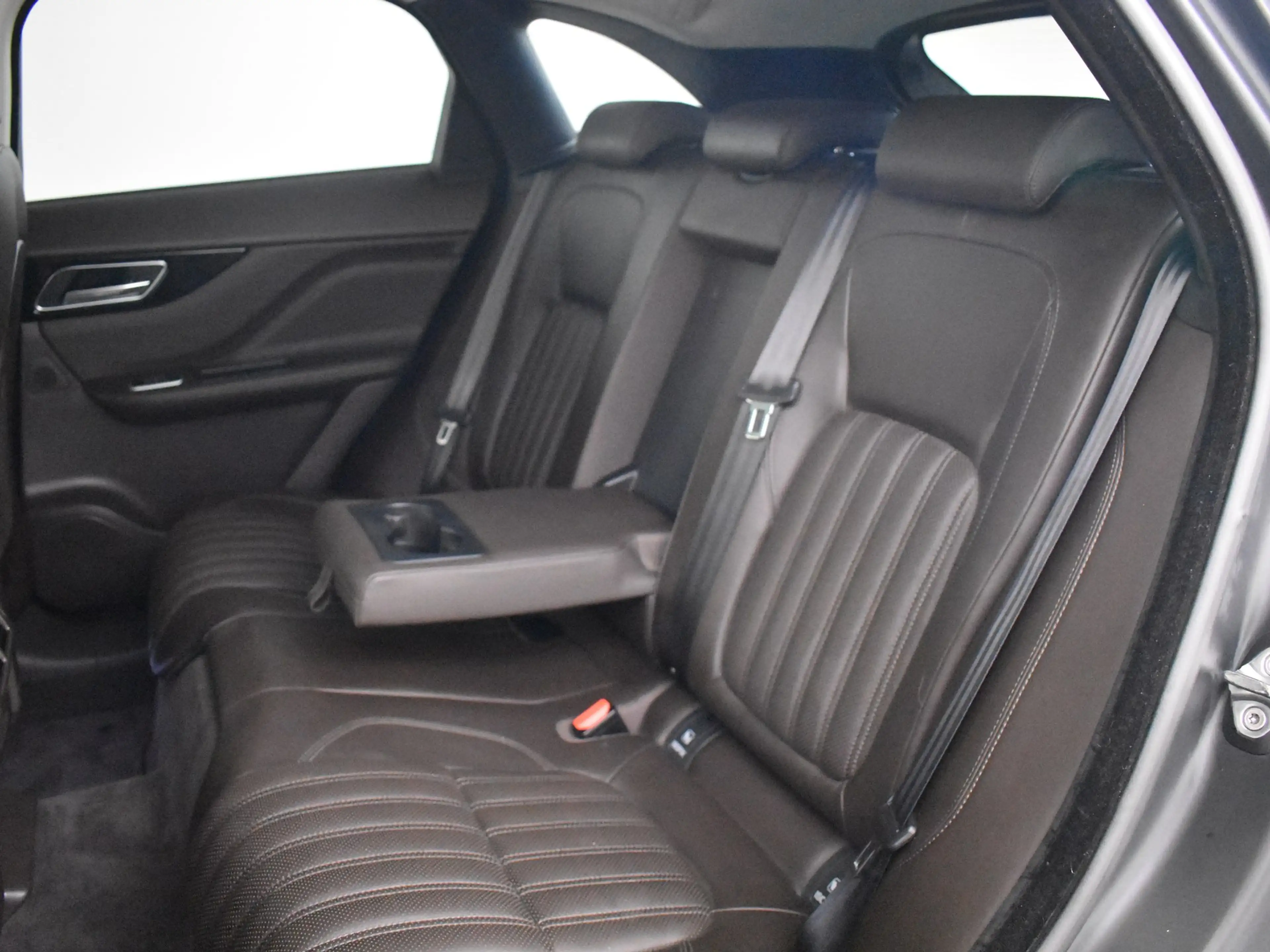 Jaguar F-Pace 2.0 Portfolio AWD 30t 300pk AUTO | Lederen bekledi — photo 9
