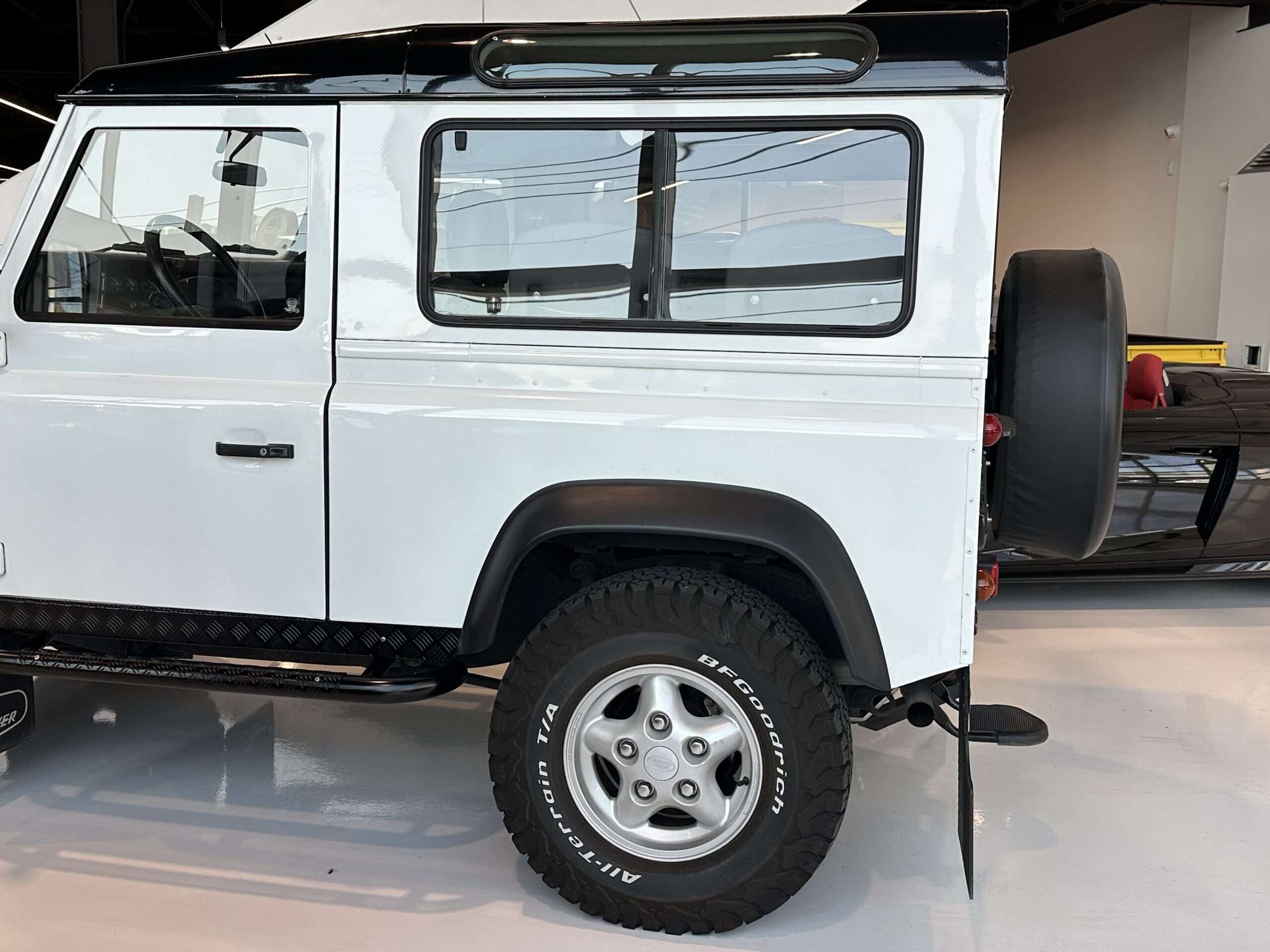 1997 Land Rover Defender Defender 90 thumb 6