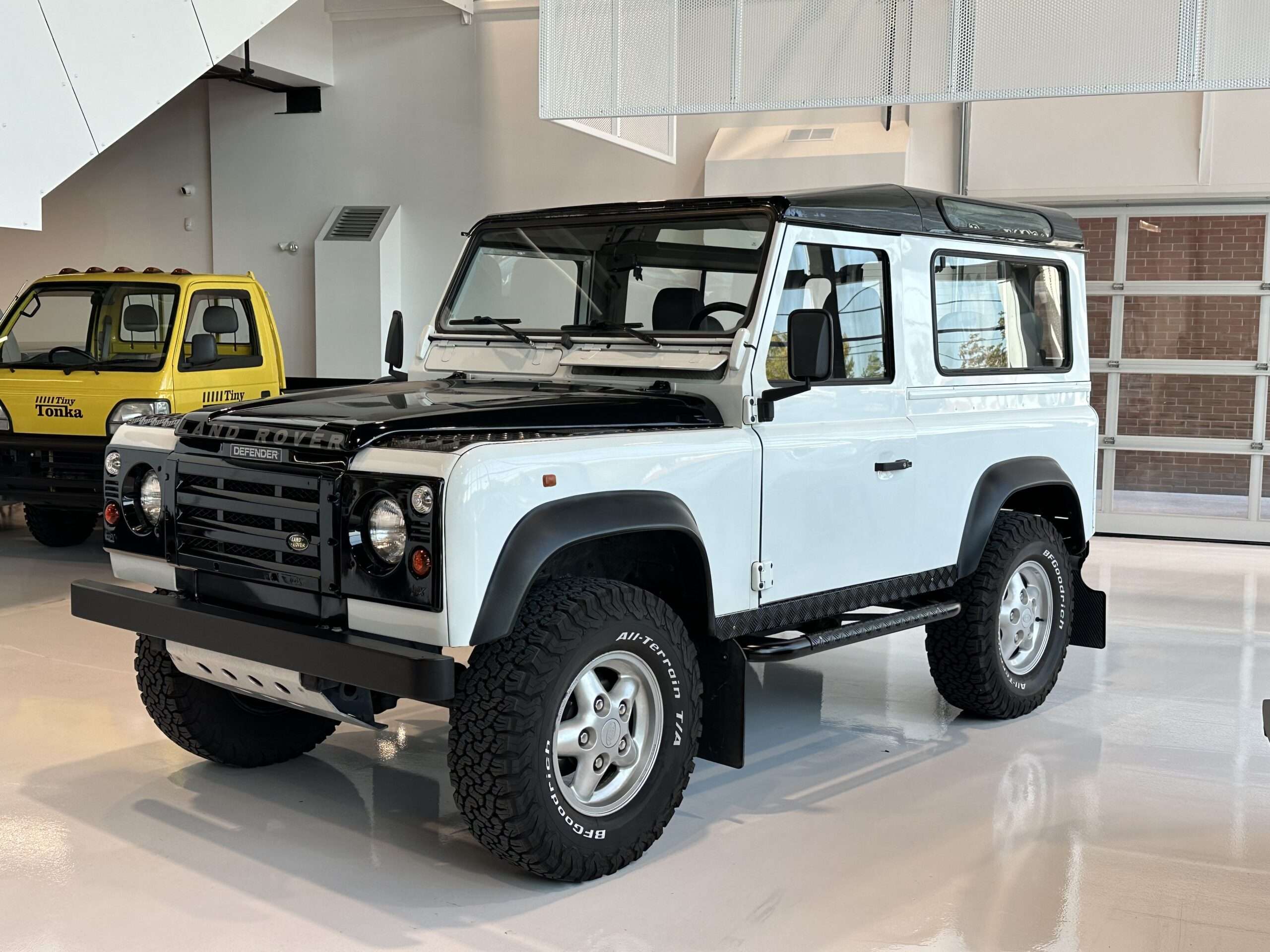 1997 Land Rover Defender Defender 90 alt 2