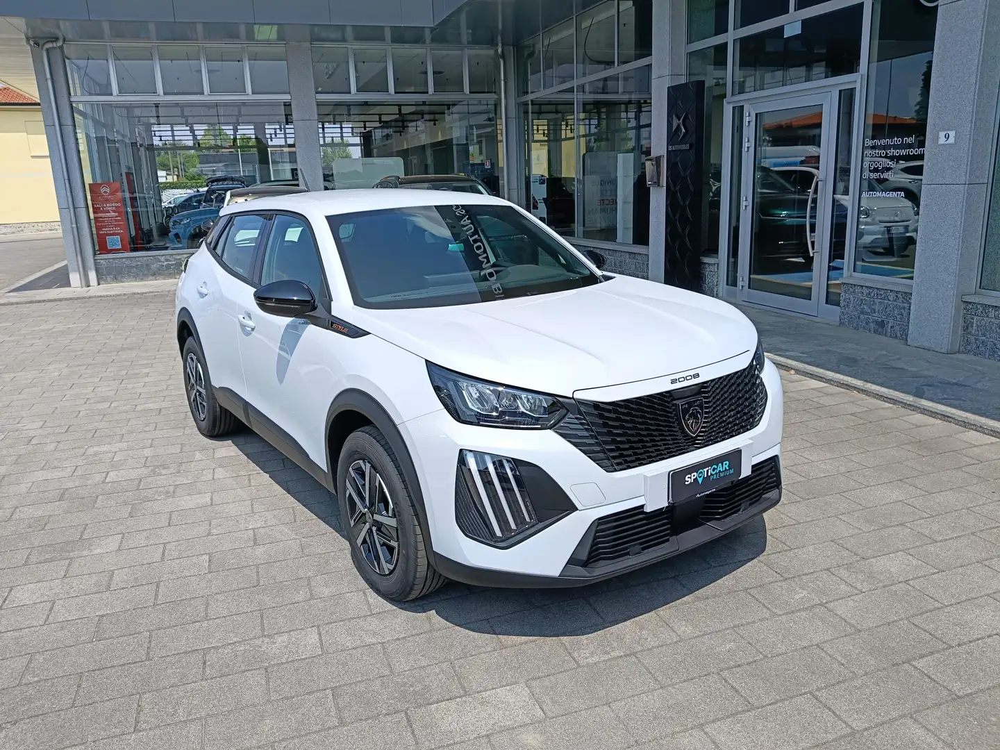 Peugeot 2008 1.2 Hybrid 145cv STYLE KM ZERO Bianco - 1