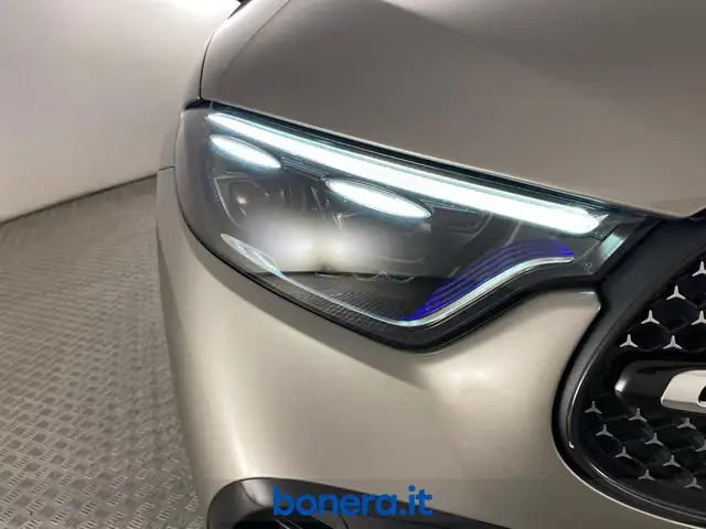 Mercedes-Benz 300 view 8