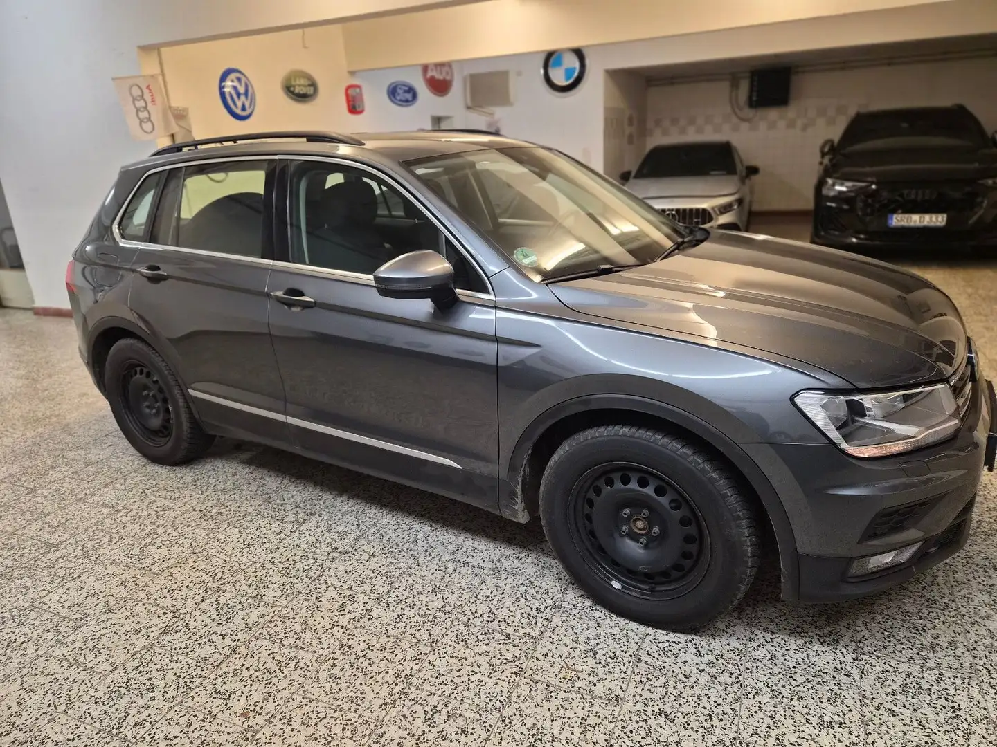Volkswagen Tiguan Comfortline 2,0 TDI Navi/ALU/SH/AHK/ACC Grau - 1