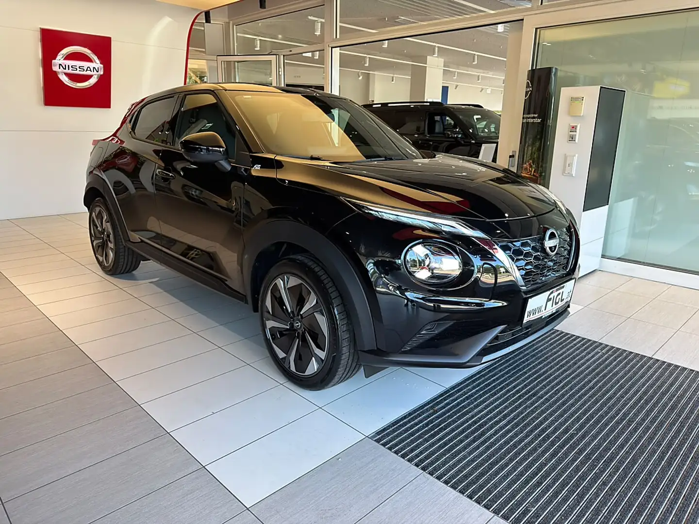 Nissan Juke 1,6 Hybrid N-Connecta Aut. Schwarz - 2