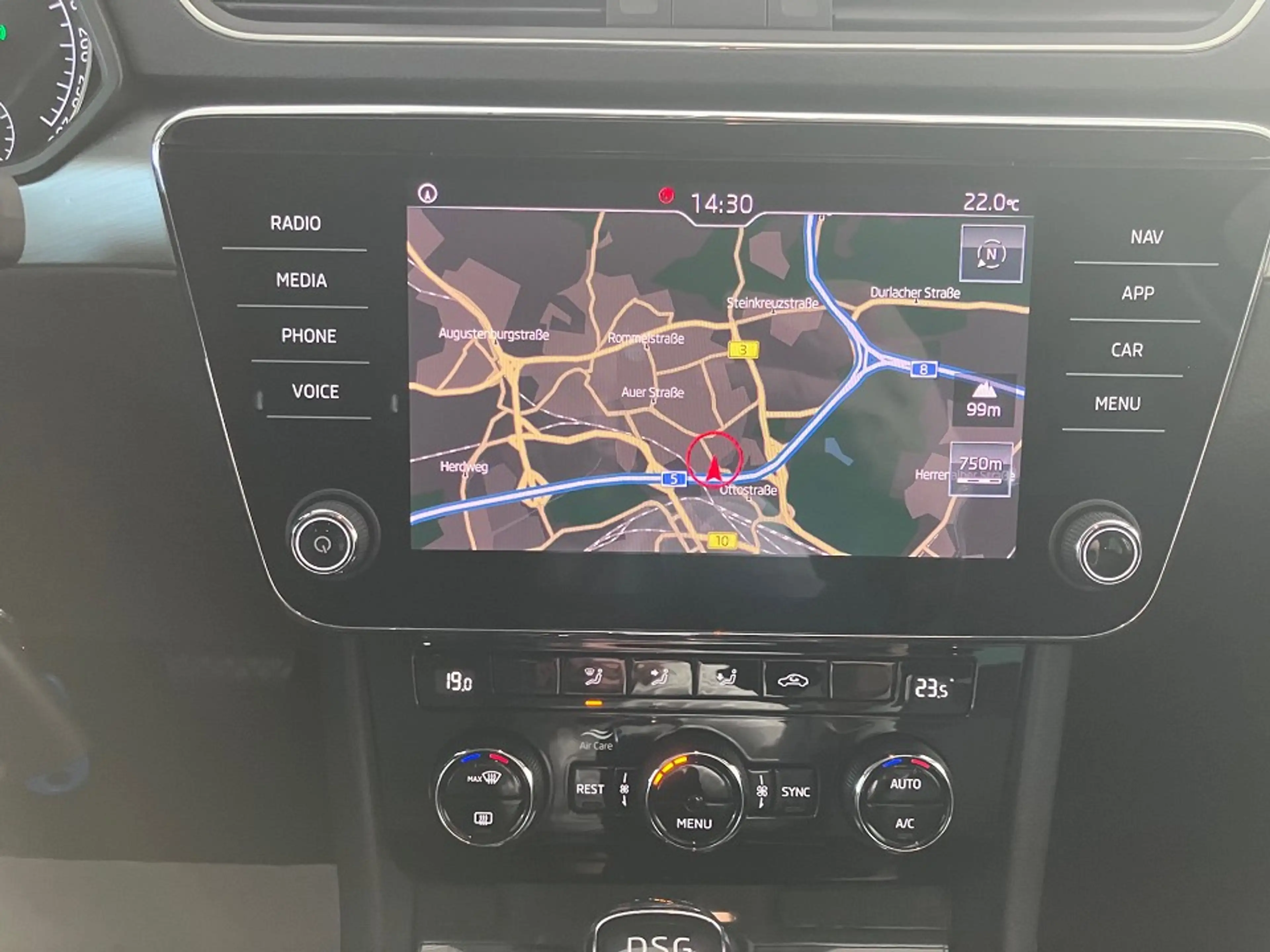 Skoda Superb Combi 1.5 TSI Ambition Automatik - Navi/ Xenon/ PD — photo 10
