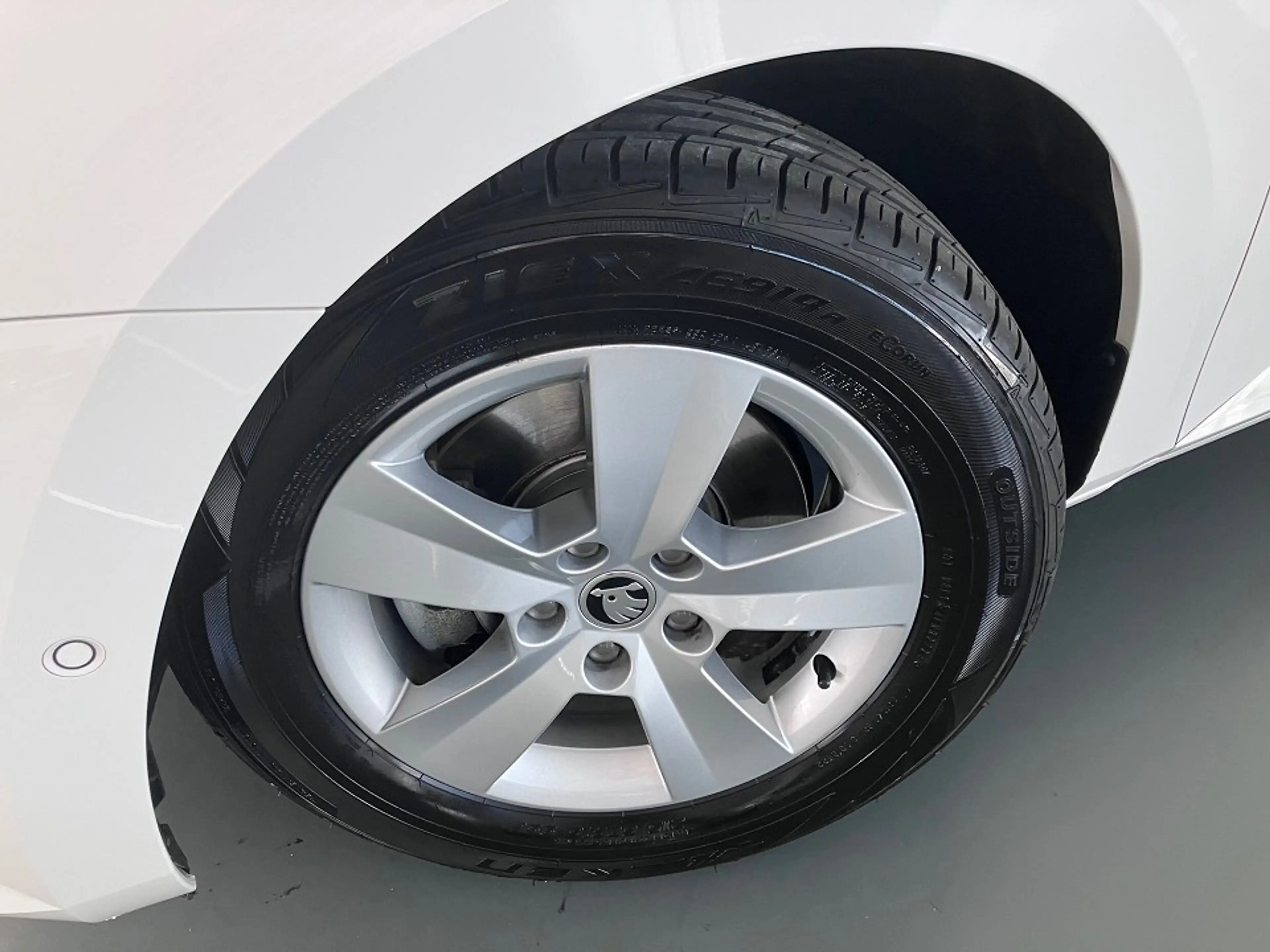 Skoda Superb Combi 1.5 TSI Ambition Automatik - Navi/ Xenon/ PD — photo 2