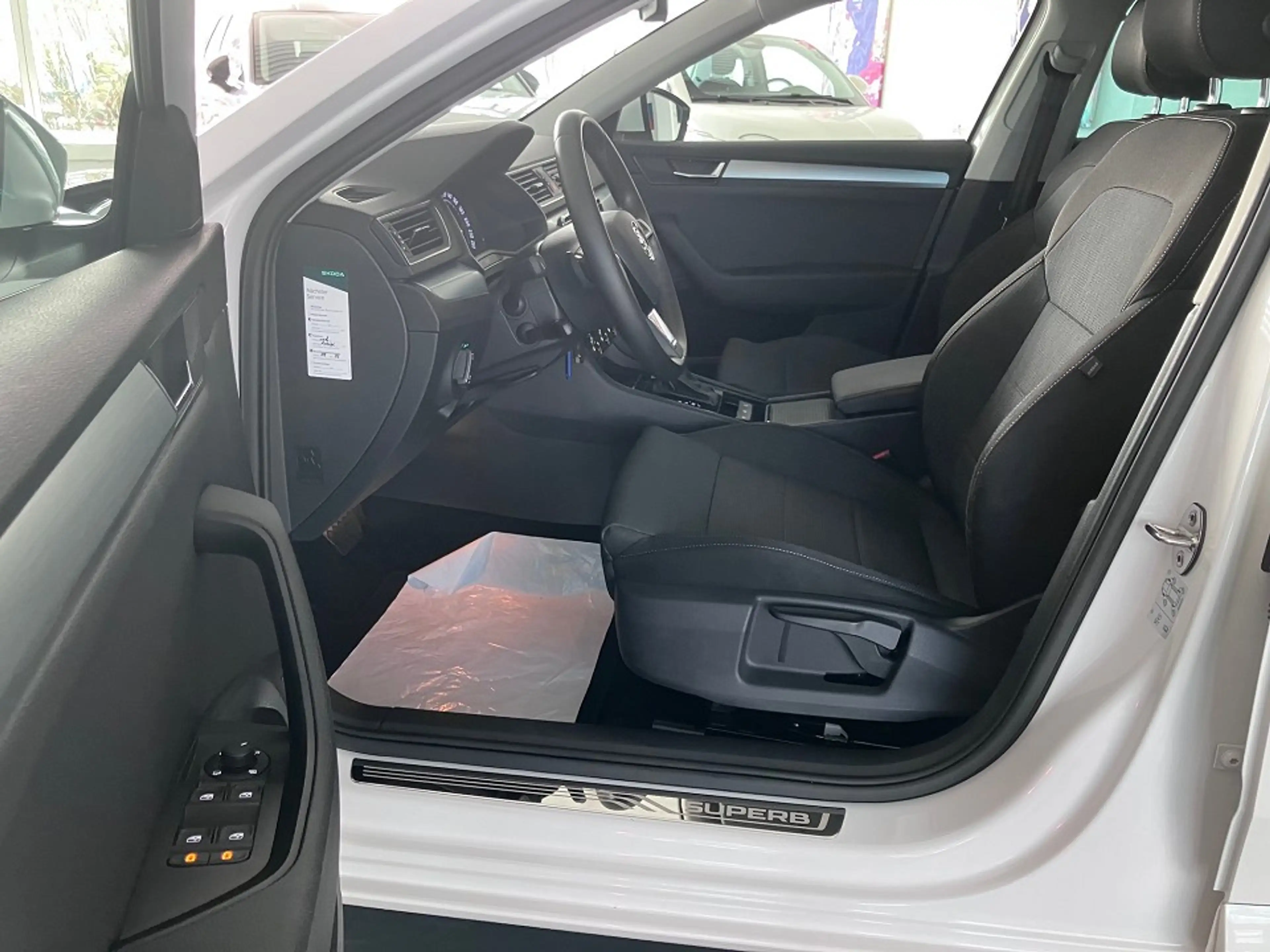 Skoda Superb Combi 1.5 TSI Ambition Automatik - Navi/ Xenon/ PD — photo 6