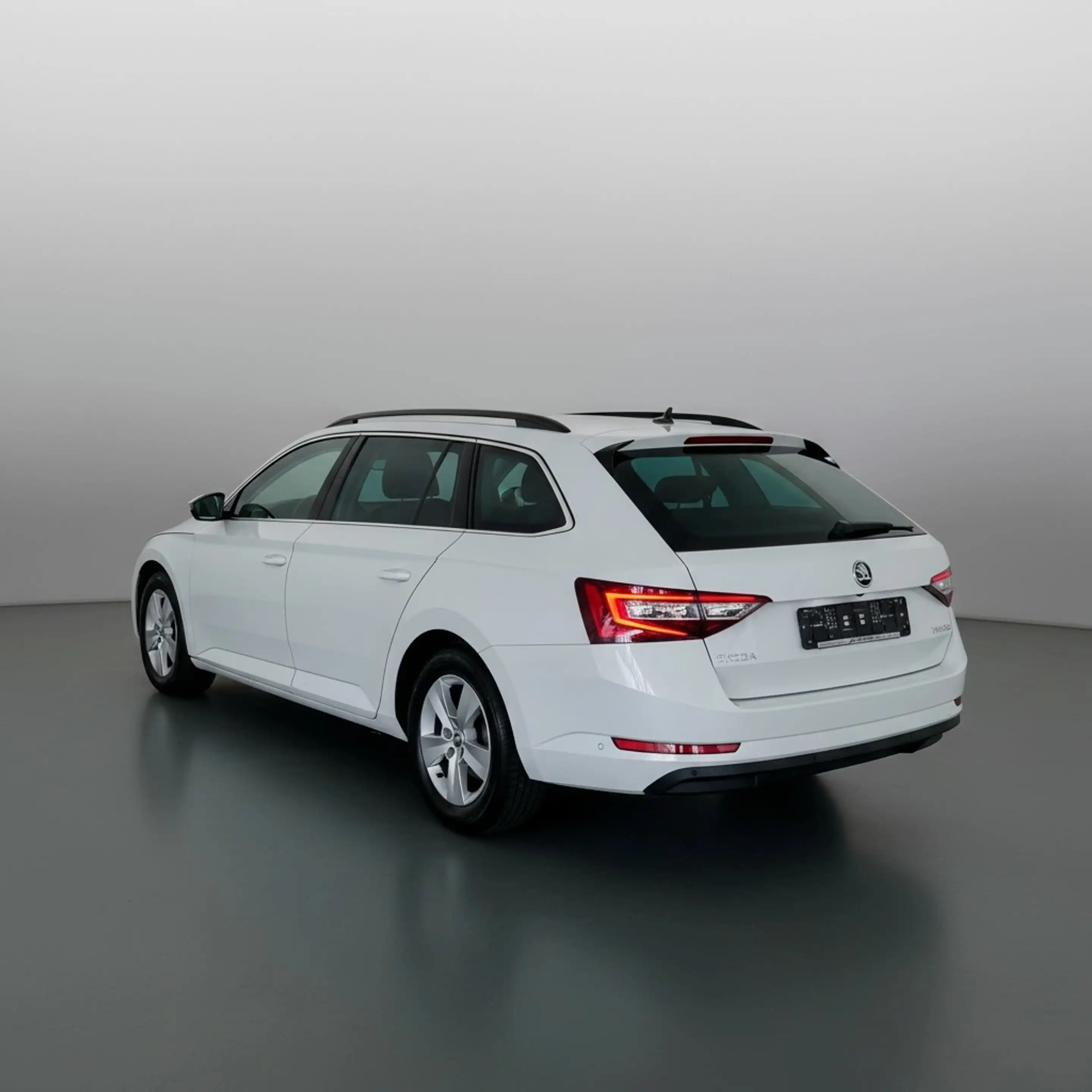 Skoda Superb Combi 1.5 TSI Ambition Automatik - Navi/ Xenon/ PD — photo 4