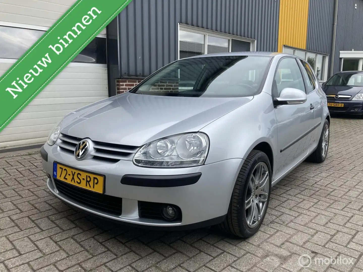 Volkswagen Golf 1.6 FSI Comfortline Grijs - 1