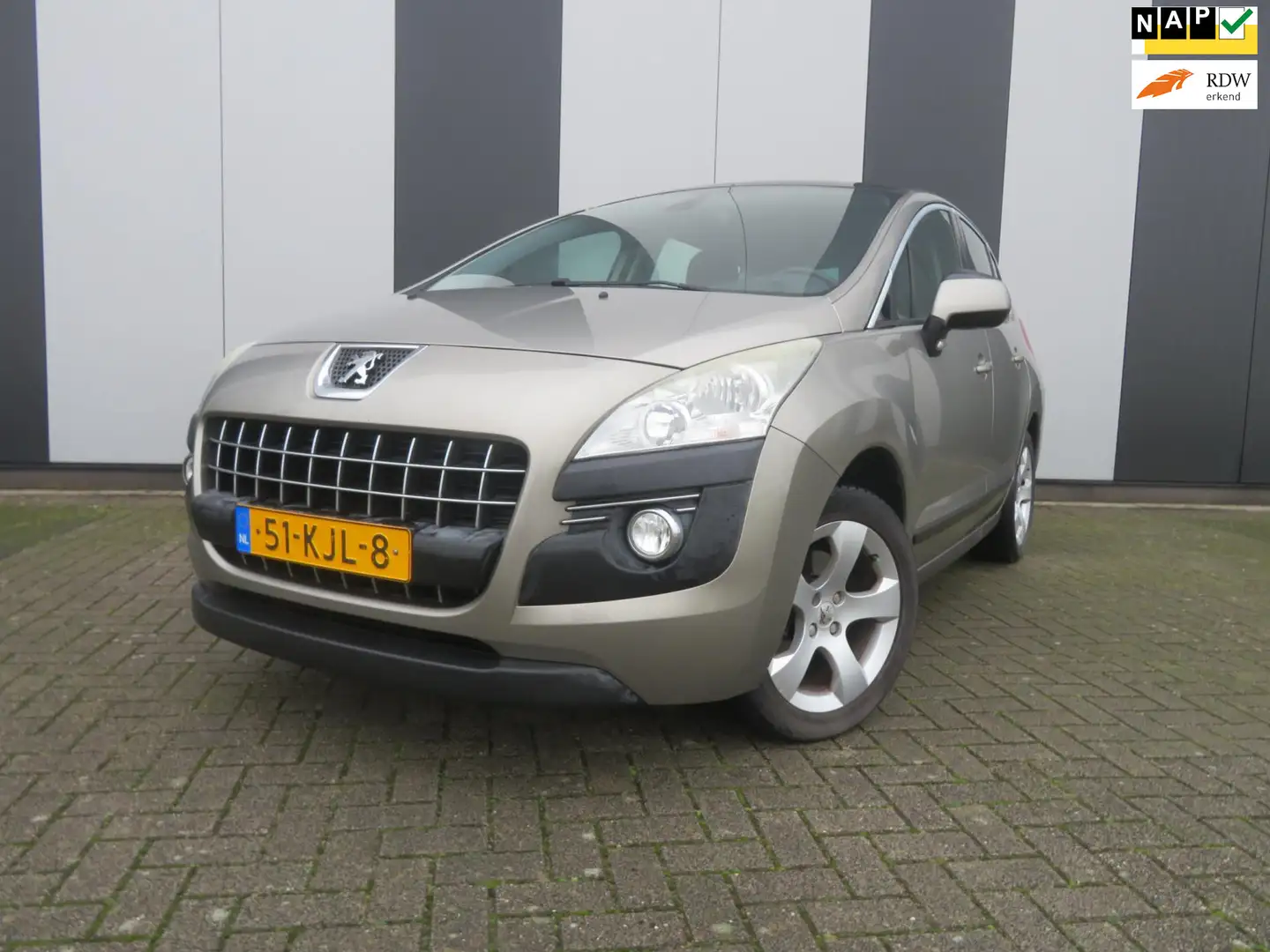 Peugeot 3008 1.6 THP Première Grau - 1