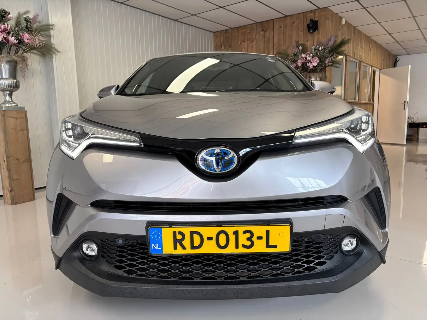 Toyota C-HR 1.8 Hybrid Executive, AUTOMAAT, NAVI, CRUISE CONTR Gris - 2