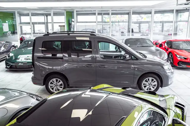 Volkswagen Caddy view 8
