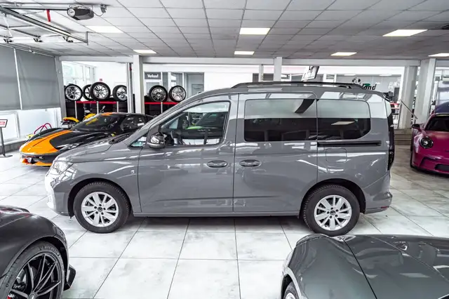 Volkswagen Caddy view 4