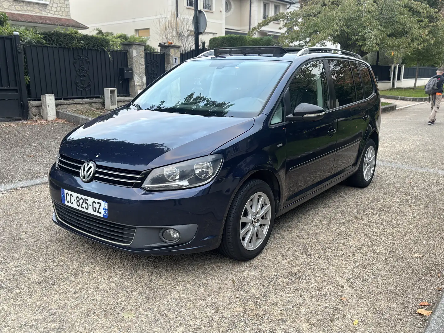 Volkswagen Touran 1.6 TDI 105 FAP BlueMotion Match Bleu - 1