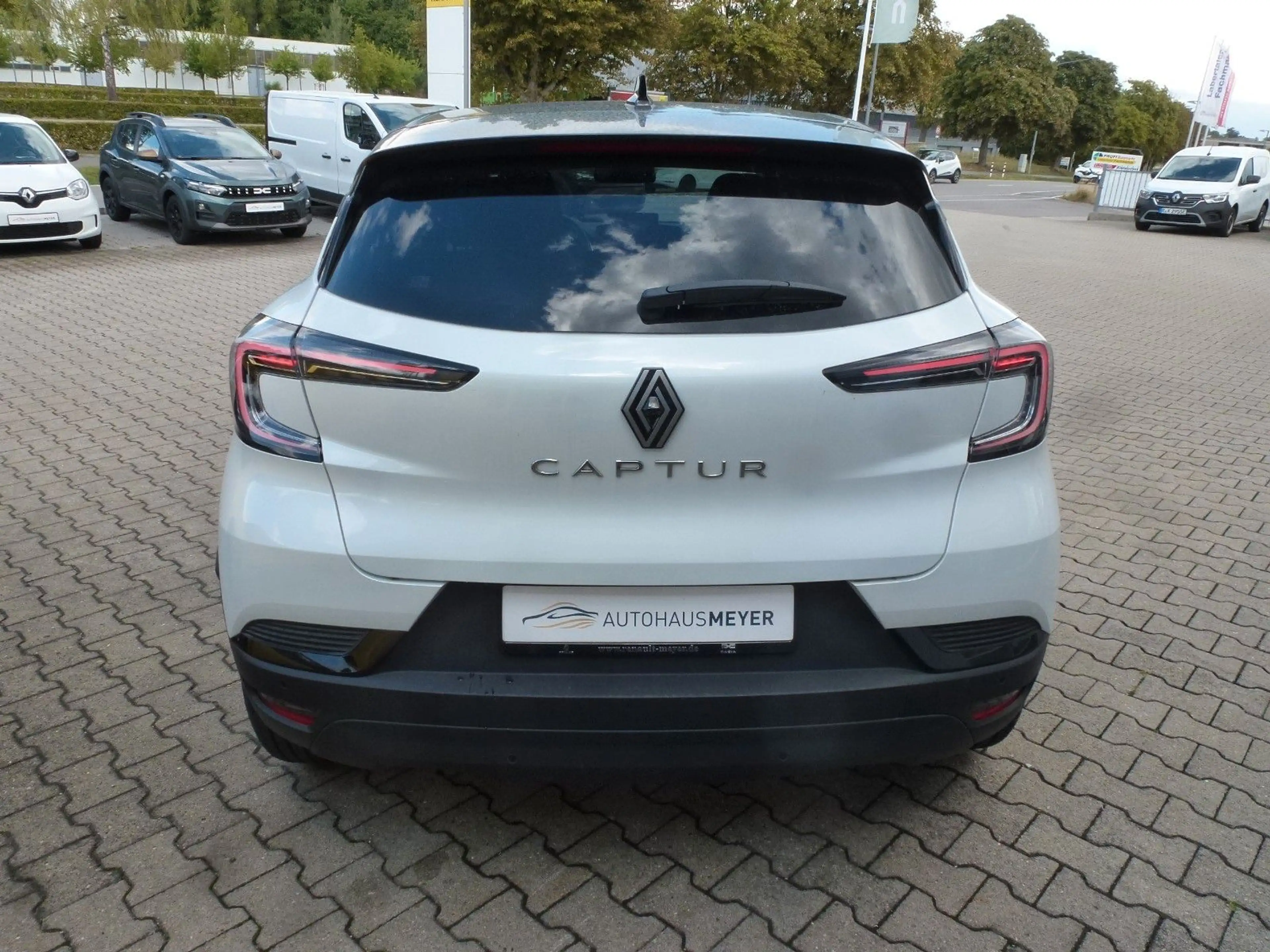 Renault Captur Mild Hybrid 160 EDC Techno — photo 6