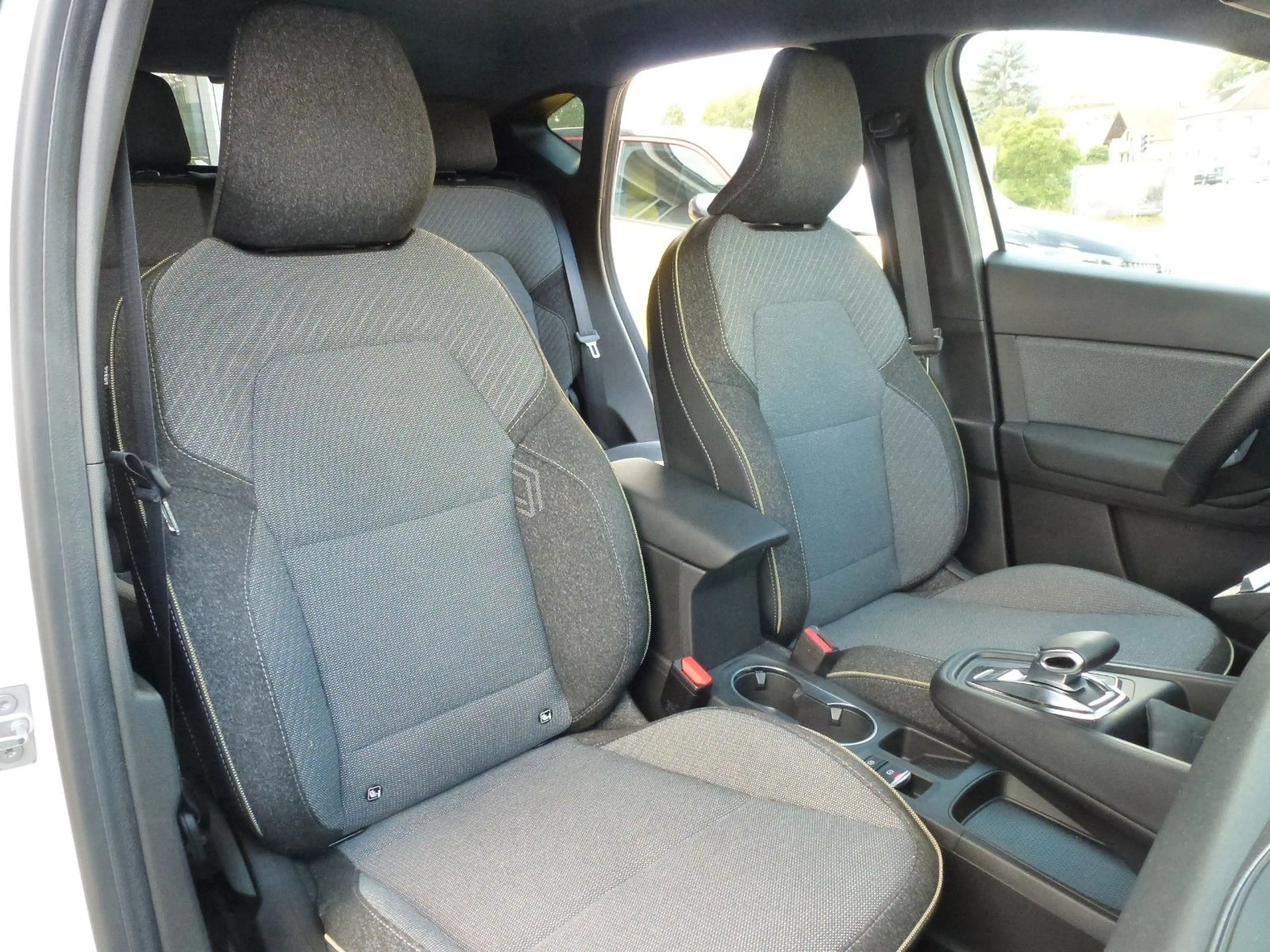 Renault Captur Mild Hybrid 160 EDC Techno — photo 14